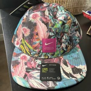 NWT Womens Nike Golf Aerobill Hat